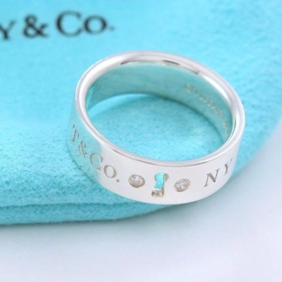 MINT!! Stunning Tiffany & Co. Sterling Silver Diamond Keyhole Ring - Picture 1 of 5